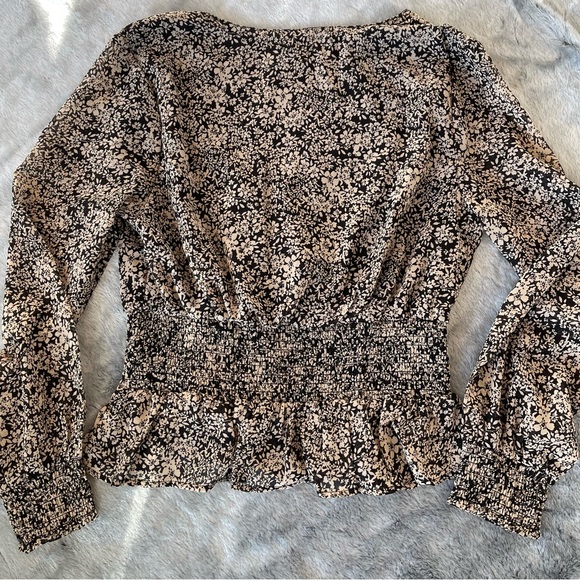 Jopna Top with Elastic Waist and Peplum Cross Front in Black and Tan Floral. - Picture 5 of 11